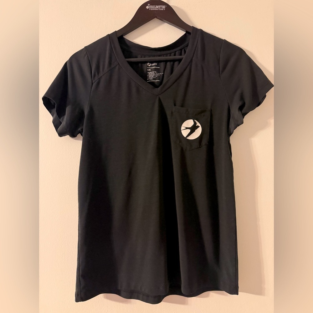 Oiselle V neck Graphic Tee. Black Size Small.